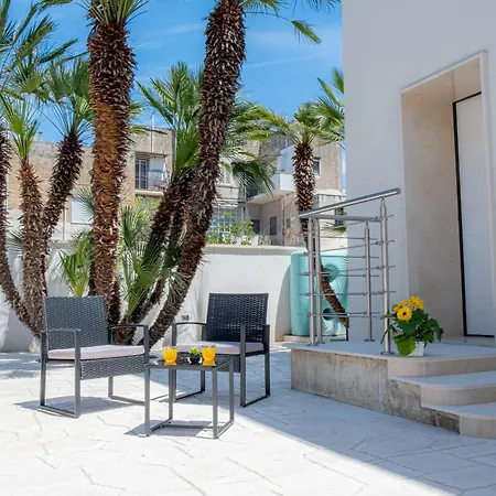 Magnifica Con Giardino Nel Centro Lecce