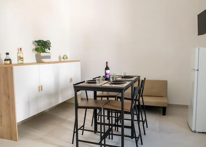 Host In Italy - Magnifica Con Giardino Nel Centro Lecce