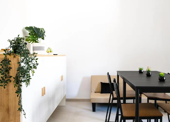 Apartment Host In Italy - Magnifica Con Giardino Nel Centro